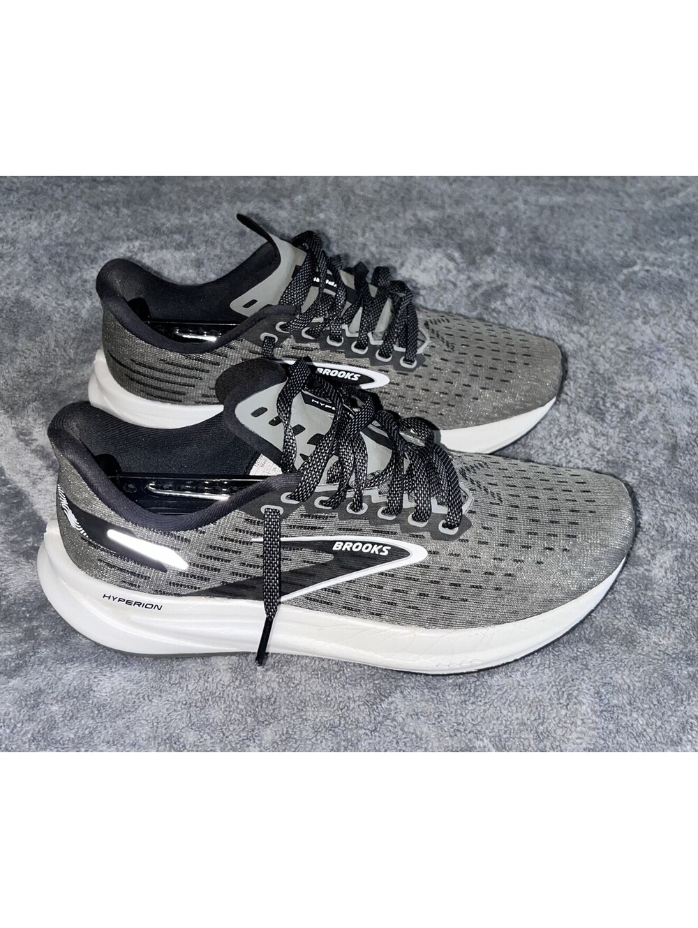 Brooks Hyperion GTS Women Size 8 Gray Black White Athletic Running Sneakers
